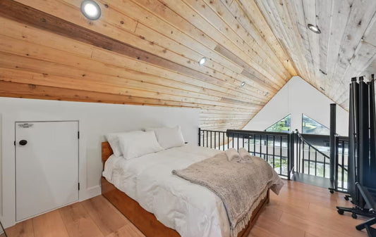 Single-Story vs. Loft Cabin Plans: Cost, Efficiency, and Space for a Growing Family